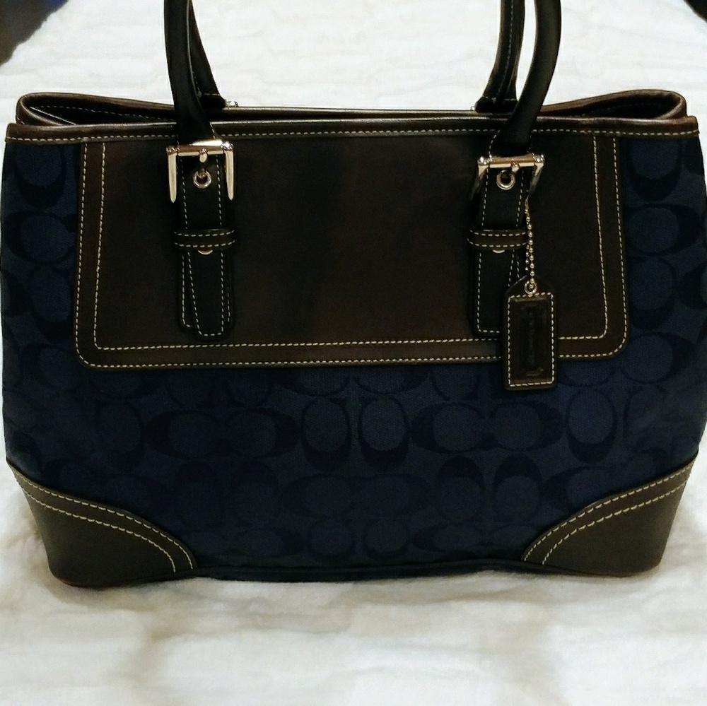 COACH Signature Handbag ✨